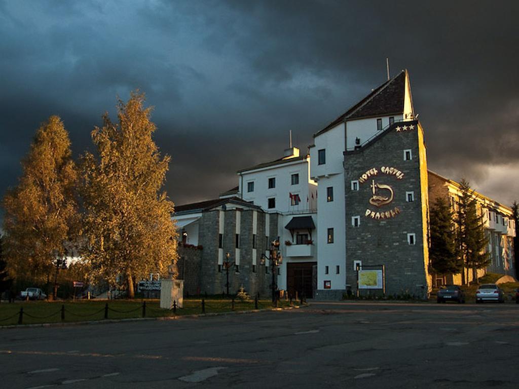 Hotel Castel Dracula Piatra Fantanele Exterior foto