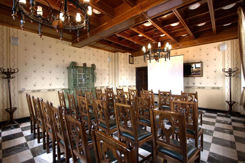 Hotel Castel Dracula Piatra Fantanele Exterior foto